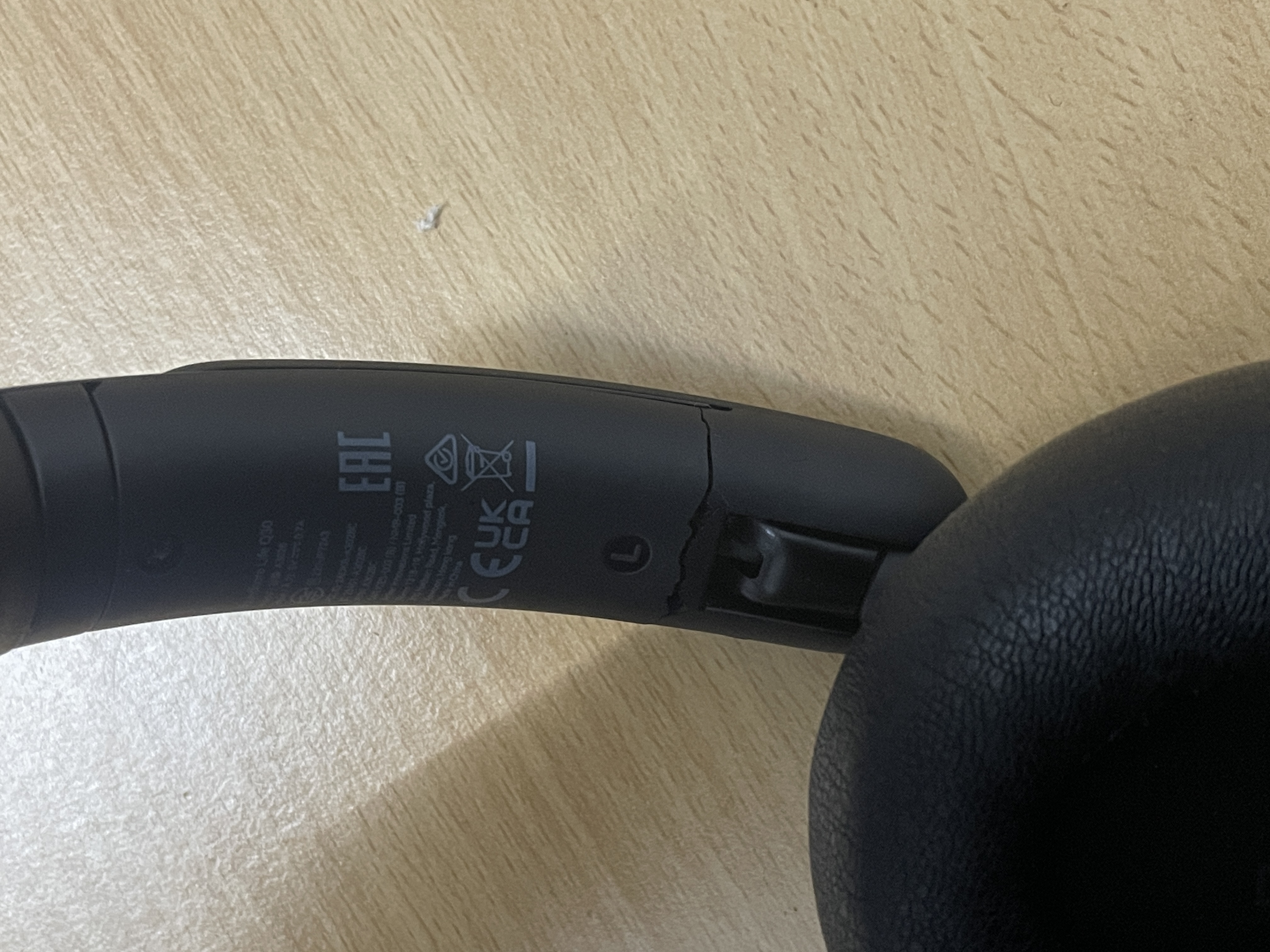 Soundcore Life Q30 — cracked headband, close-up